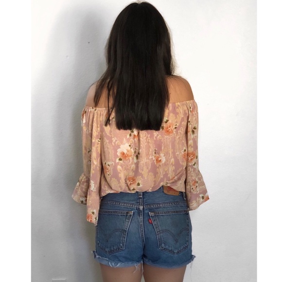 🔻LAST (L) Camellia Top - Picture 2 of 5